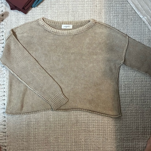 Carly Jean Los Angeles Cropped Sweater - Picture 1 of 5